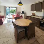 2 Bedroom Stunning In Saint-laurent-de-la-ca Сasa de vacaciones